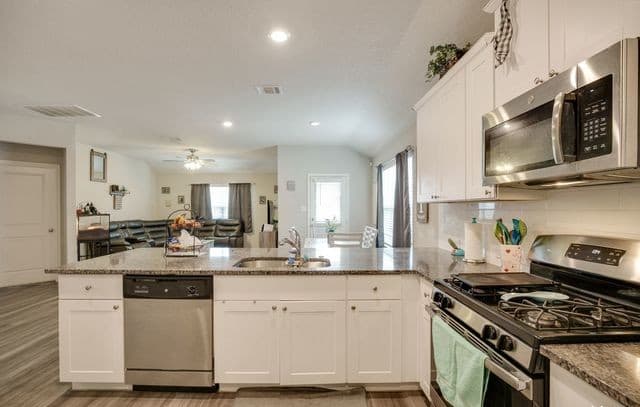 14815  Berkshire Way, San Antonio, TX 78254 — photo 7