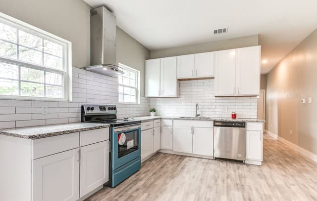 941 W Myrtle St, San Antonio, TX 78212 — photo 2