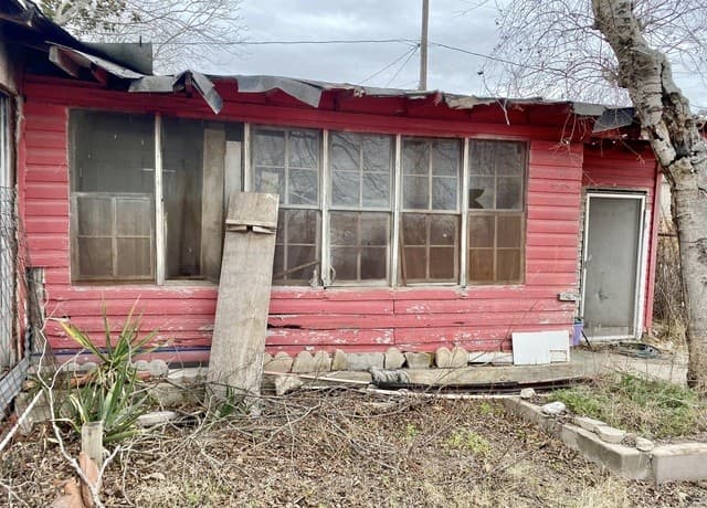 614  4th St, Natalia, TX 78059 — photo 2