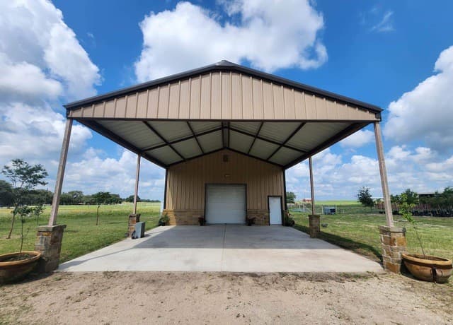1208  County Road 317, La Vernia, TX 78121 — photo 2