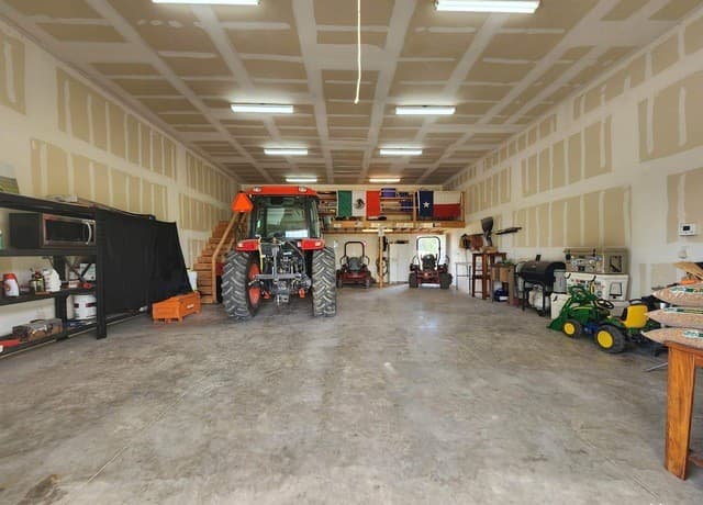 1208  County Road 317, La Vernia, TX 78121 — photo 4