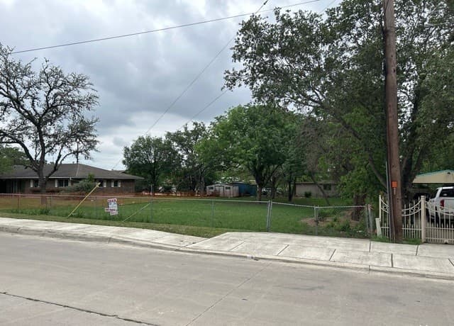 5310  Hayden Dr, San Antonio, TX 78242 — photo 3