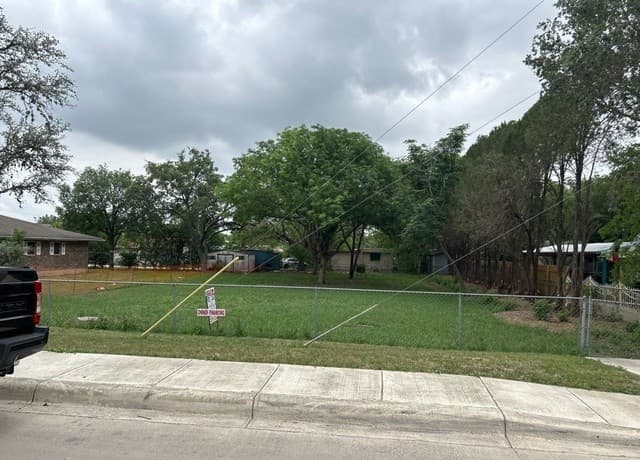 5310  Hayden Dr, San Antonio, TX 78242 — photo 4