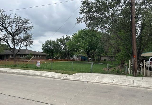 5310  Hayden Dr, San Antonio, TX 78242 — photo 6