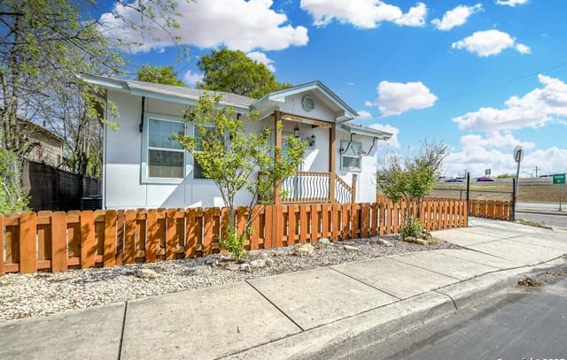 1503  Edison Dr, San Antonio, TX 78201 — photo 2