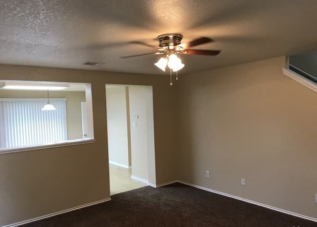 131  Booker Palm, San Antonio, TX 78239 — photo 3