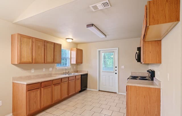 280  Rosalie Dr, New Braunfels, TX 78130 — photo 6