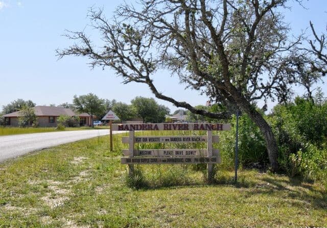 278  Canyon Drive, Bandera, TX 78003 — photo 3