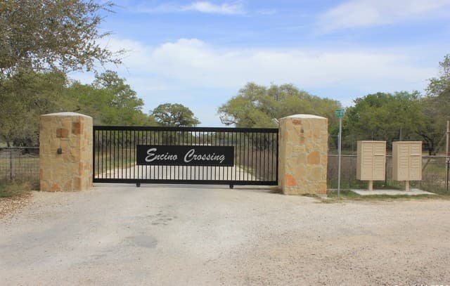 818  Encino Way, Natalia, TX 78059 — photo 2