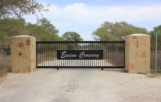 818  Encino Way, Natalia, TX 78059 — photo 3