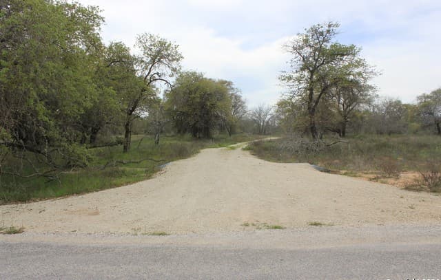 818  Encino Way, Natalia, TX 78059 — photo 5