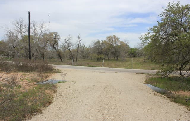 818  Encino Way, Natalia, TX 78059 — photo 8