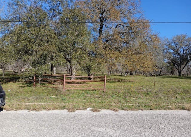 286  County Road 6876, Natalia, TX 78059 — photo 2