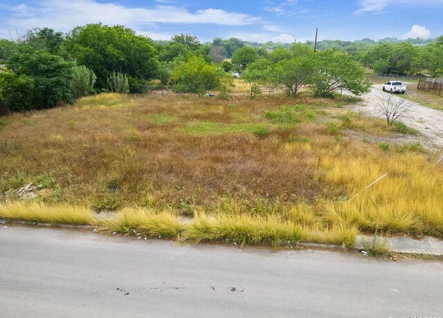 255  Coyol St, San Antonio, TX 78237 — photo 8