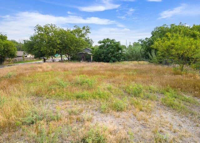 255  Coyol St, San Antonio, TX 78237 — photo 9