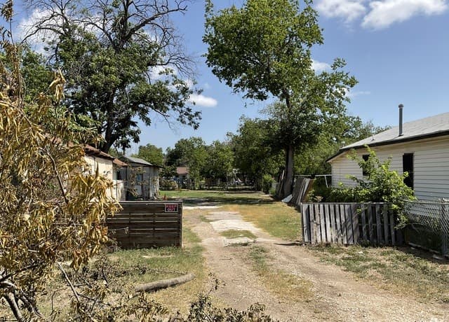 3023  Chihuahua St, San Antonio, TX 78207 — photo 3