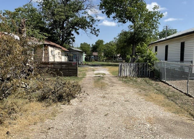 3023  Chihuahua St, San Antonio, TX 78207 — photo 4