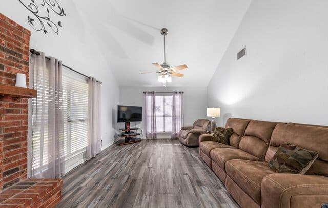 104  Scenic Oak, Floresville, TX 78114 — photo 16