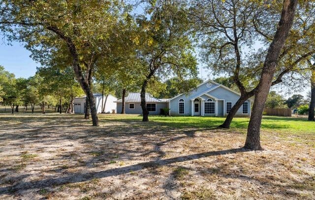 104  Scenic Oak, Floresville, TX 78114 — photo 3