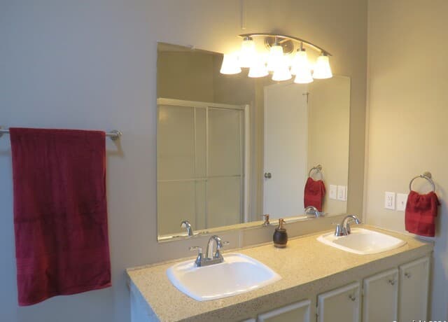 315  Loraine Dr, Devine, TX 78016 — photo 10