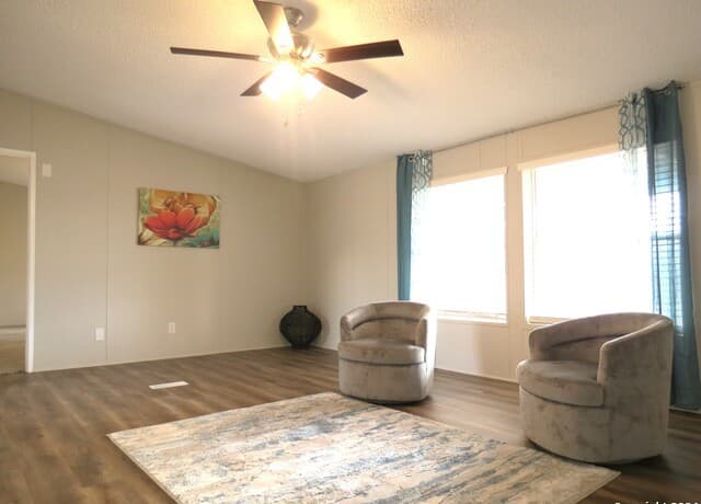 315  Loraine Dr, Devine, TX 78016 — photo 2