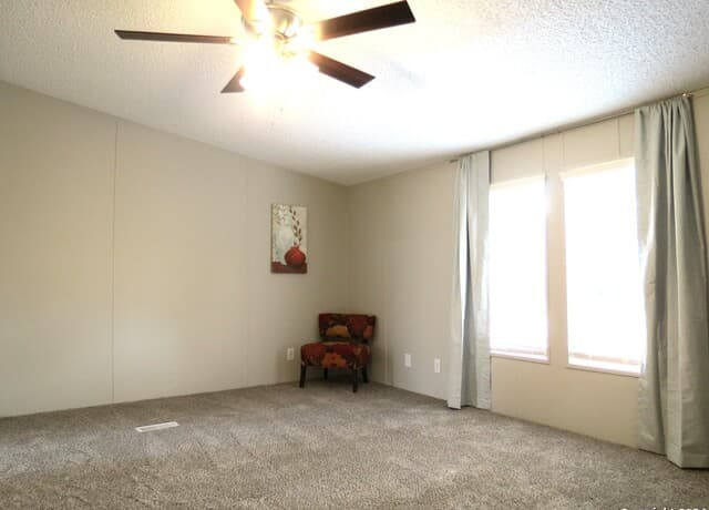 315  Loraine Dr, Devine, TX 78016 — photo 7