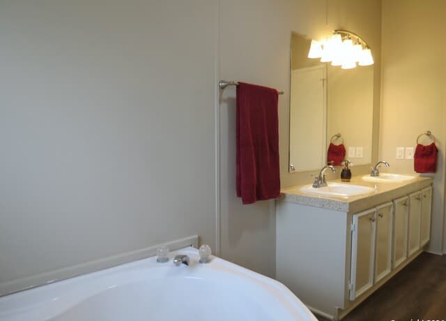 315  Loraine Dr, Devine, TX 78016 — photo 9