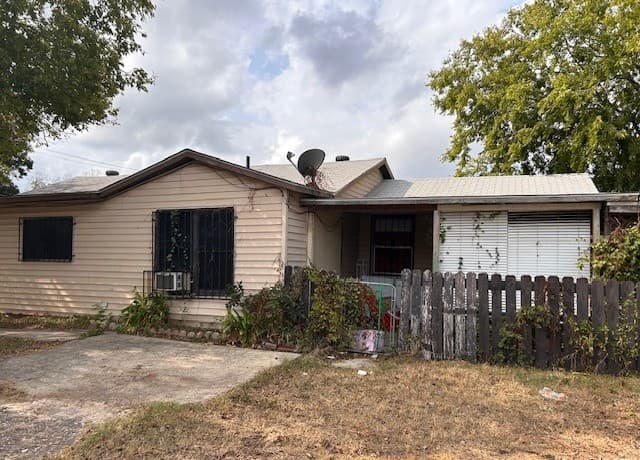 1035  Dakota St, San Antonio, TX 78203 — photo 4