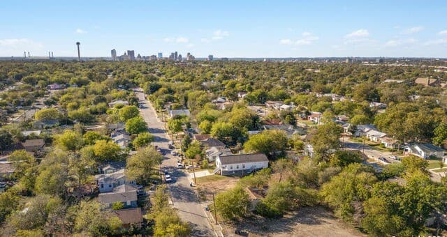 1827  Center St, San Antonio, TX 78202 — photo 16