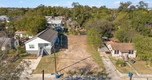 1827  Center St, San Antonio, TX 78202 — photo 2