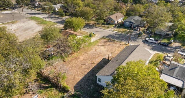 1827  Center St, San Antonio, TX 78202 — photo 4