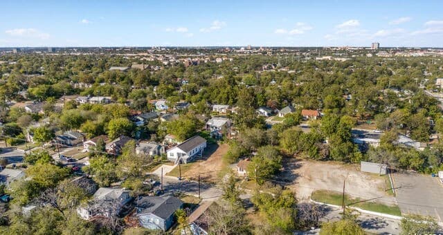 1827  Center St, San Antonio, TX 78202 — photo 9