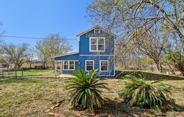 132  Renfro Dr, Devine, TX 78016 — photo 3