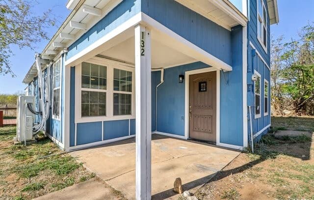 132  Renfro Dr, Devine, TX 78016 — photo 4