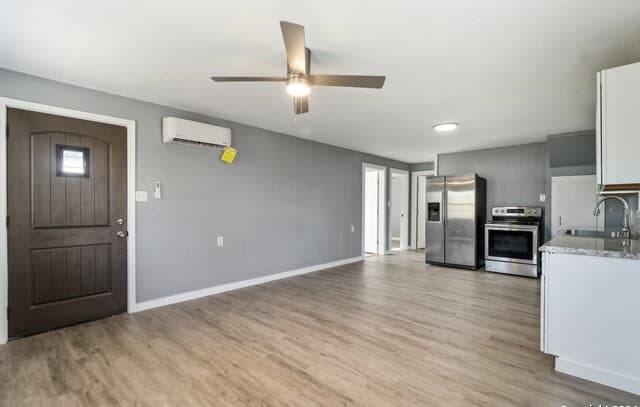 132  Renfro Dr, Devine, TX 78016 — photo 5