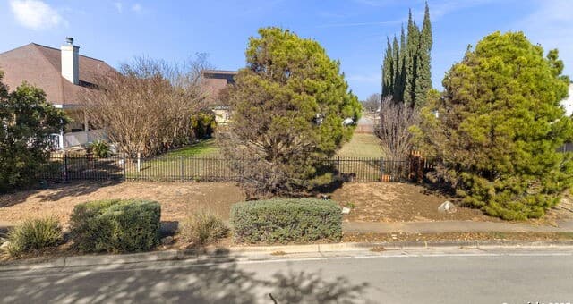 1659  Hanz Dr, New Braunfels, TX 78130 — photo 10