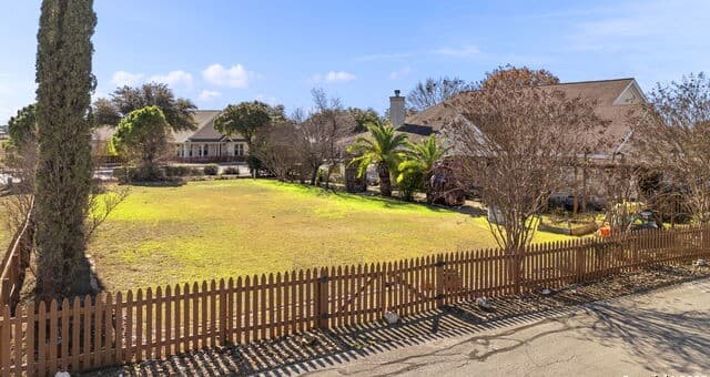 1659  Hanz Dr, New Braunfels, TX 78130 — photo 6