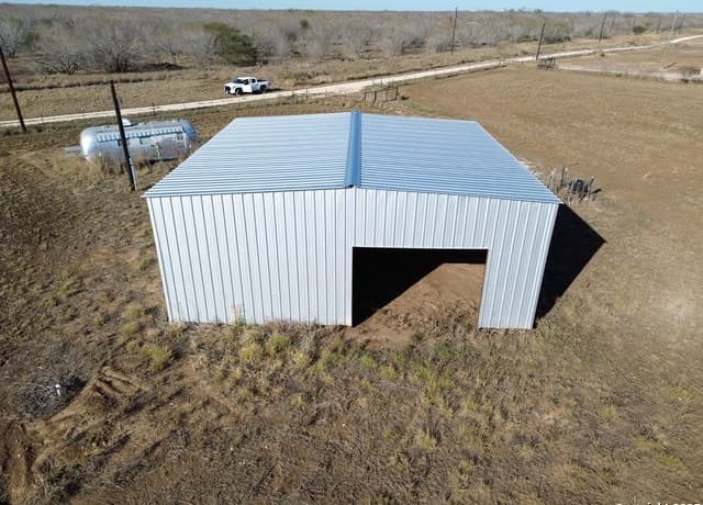 737  Joy Ln, Floresville, TX 78114 — photo 10