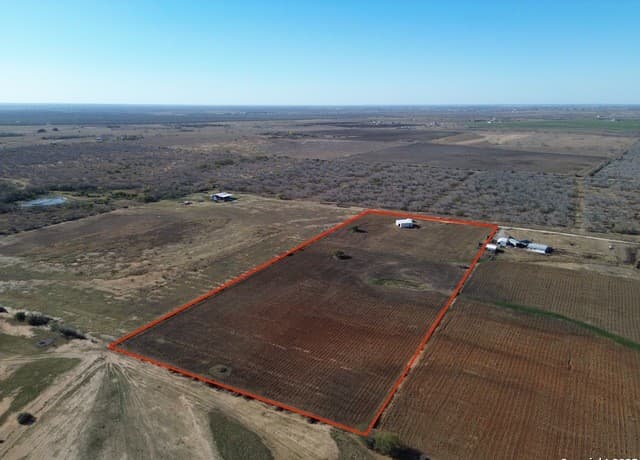 737  Joy Ln, Floresville, TX 78114 — photo 2