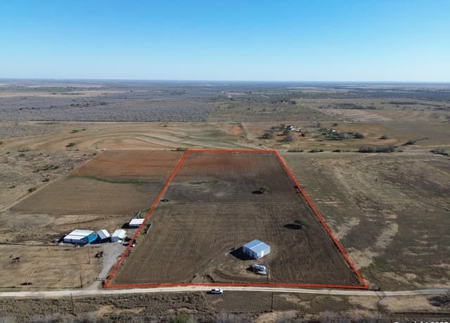 737  Joy Ln, Floresville, TX 78114 — photo 4