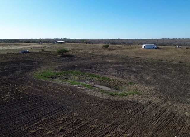 737  Joy Ln, Floresville, TX 78114 — photo 8