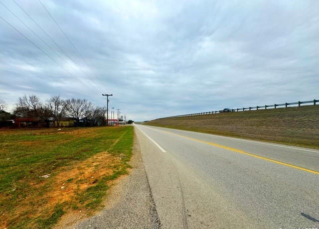 TBD  4th St - Lot 11, Moore, TX 78057 — photo 5