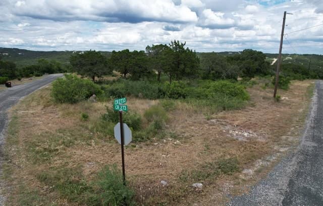 1124  County Road 273, Mico, TX 78056