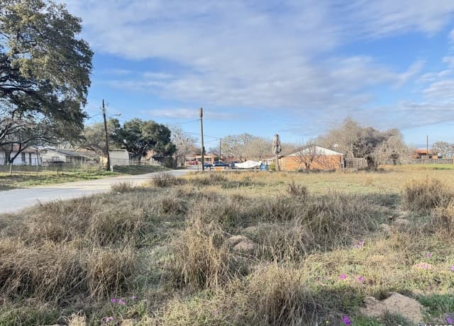 000  School ST., Pleasanton, TX 78064 — photo 4