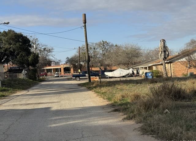 000  School ST., Pleasanton, TX 78064 — photo 5