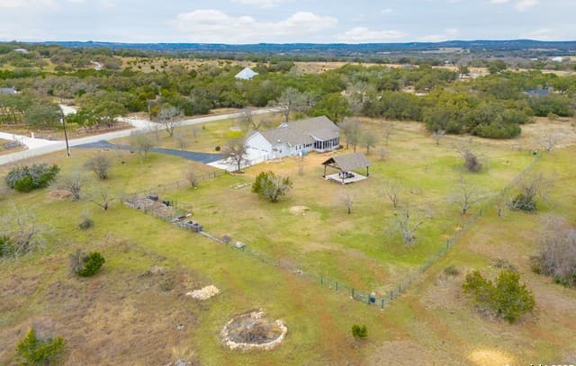 106 Abierto Cove Dr, Blanco, TX 78606 — photo 11