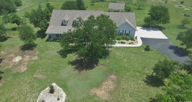 106 Abierto Cove Dr, Blanco, TX 78606 — photo 2