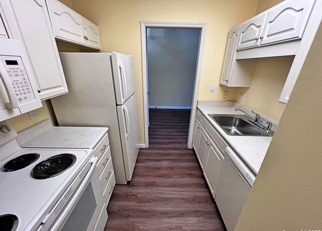 1  Towers Park Ln Unit 205, San Antonio, TX 78209 — photo 2
