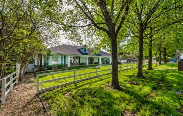 7226  N Vandiver Rd, San Antonio, TX 78209 — photo 3