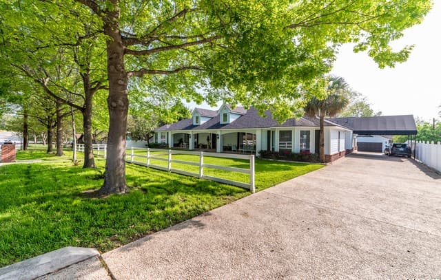 7226  N Vandiver Rd, San Antonio, TX 78209 — photo 4